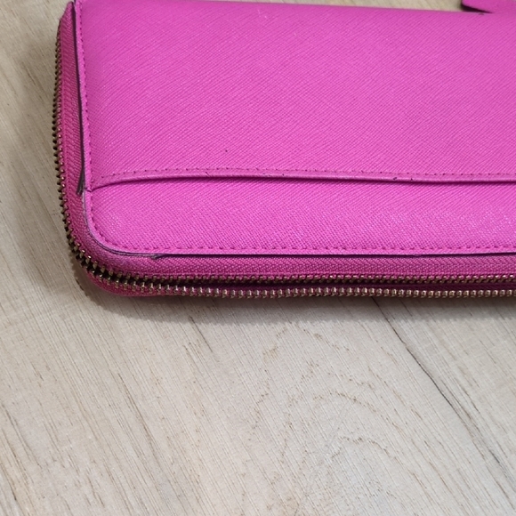 Kate Spade Vibrant Pink Wallet. Well Loved. Has Some Wear On The Edges - Picture 4 of 10